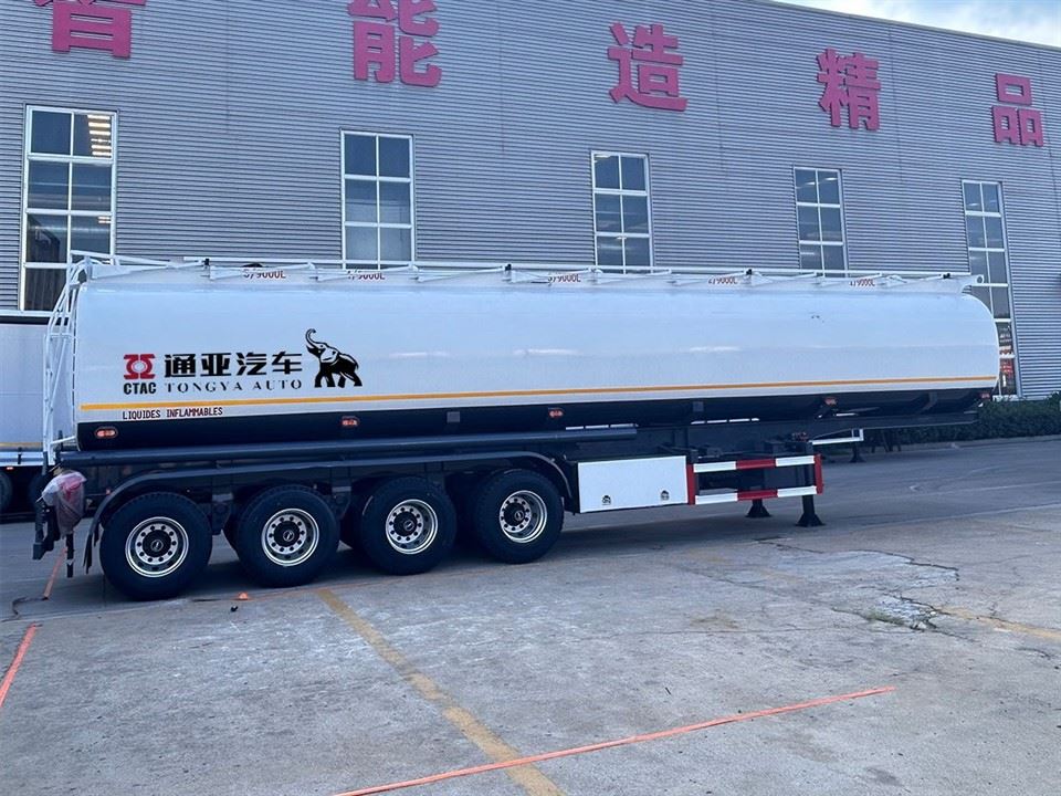 4 karru tat-tanker tal-fjuwil tal-fus għall-bejgħ