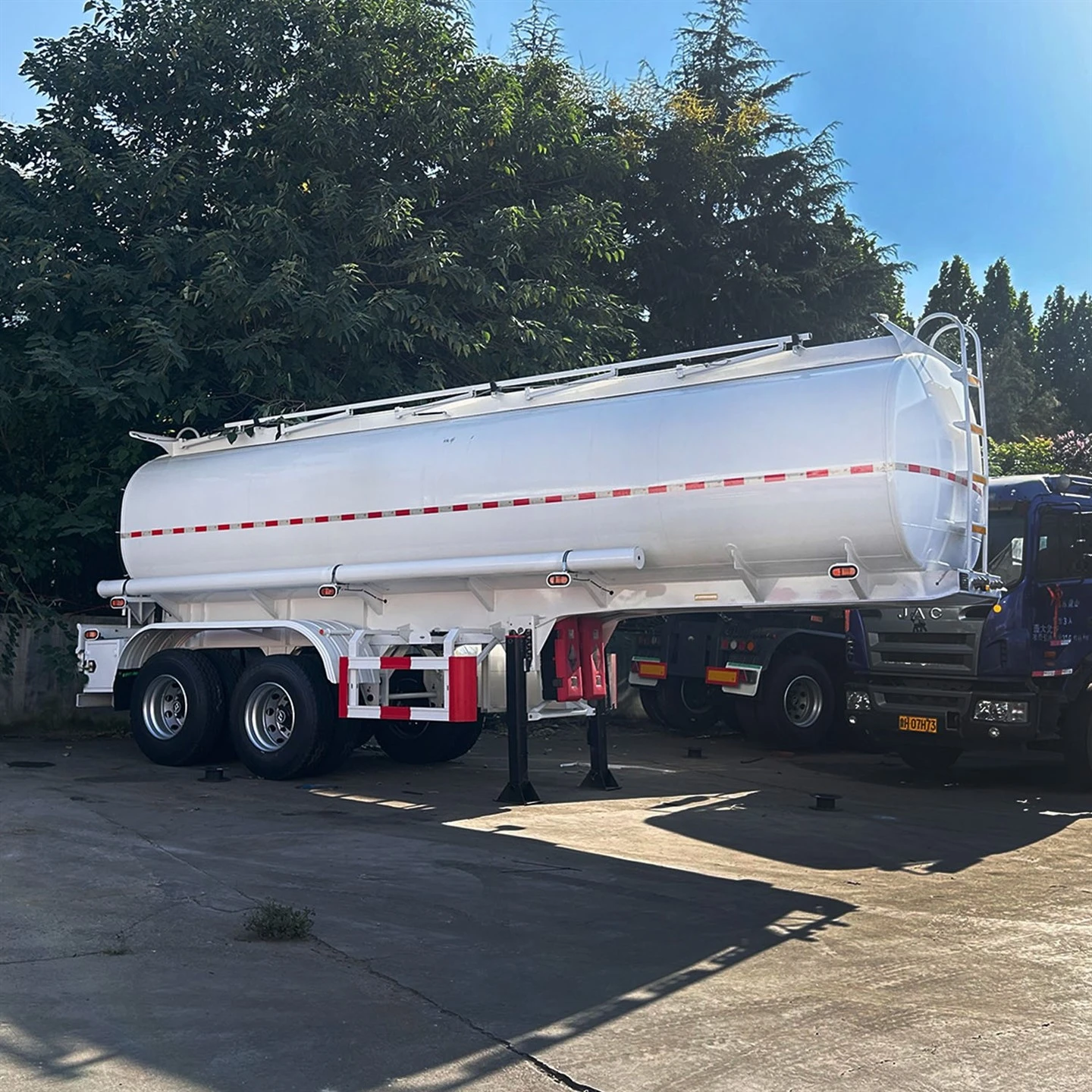 Kwalità Għolja 2 Fusien Tanker tal-Fjuwil Semi Karru Tanker taż-Żejt Semi Karru Personalizzat